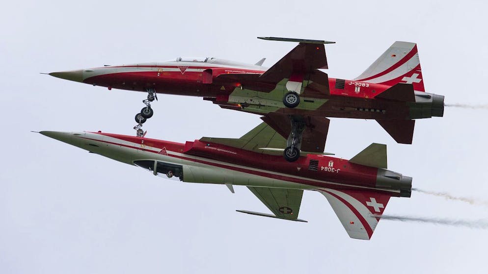 Eine Flugshow der Patrouille Suisse im Sommer erfolgte offenbar ohne die nötige Genehmigung. (Symbolbild)