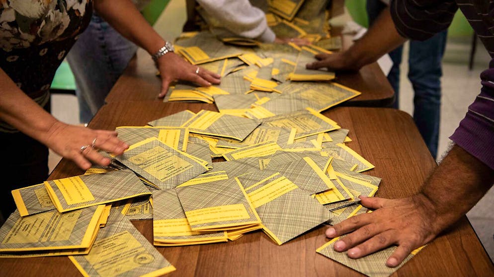 Deluso dalla politica, confessa un falso omicidio su scheda elettorale. (Immagine d'illustrazione)