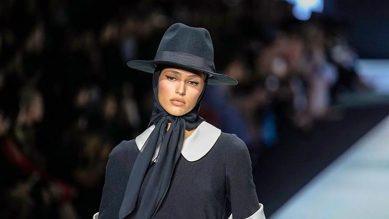 Italien. Fashion Week: Lingerie bei Dolce & Gabbana, 60er Jahre bei Versace
