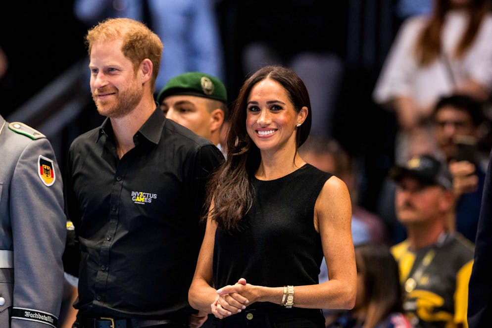 Harry e Meghan sono apparsi rilassati fianco a fianco durante la loro visita agli Invictus Games a Düsseldorf.