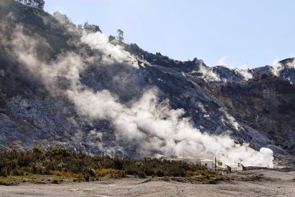 Secondo uno studio, un'eruzione del supervulcano dei Campi Flegrei – in foto la Solfatara di Pozzuoli – sta diventando sempre più probabile.
