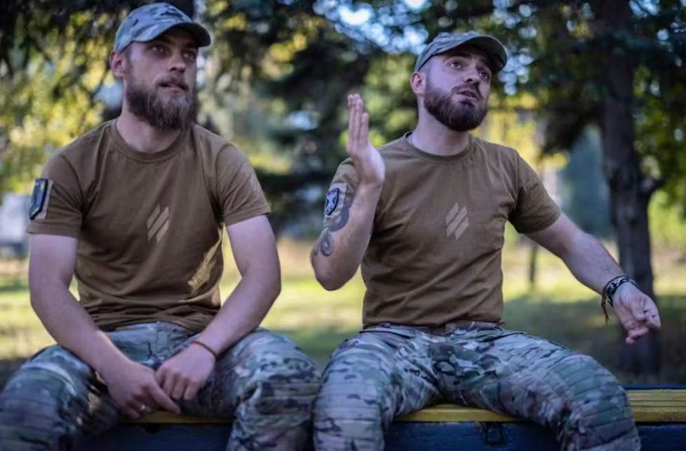 Iwan (26 anni, a sinistra) e Roman combattono in prima linea.