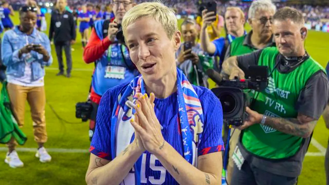«Wegbereiterin. Ikone. Inspiration.»
    
    US-Superstar Megan Rapinoe wird mit viel Pathos verabschiedet