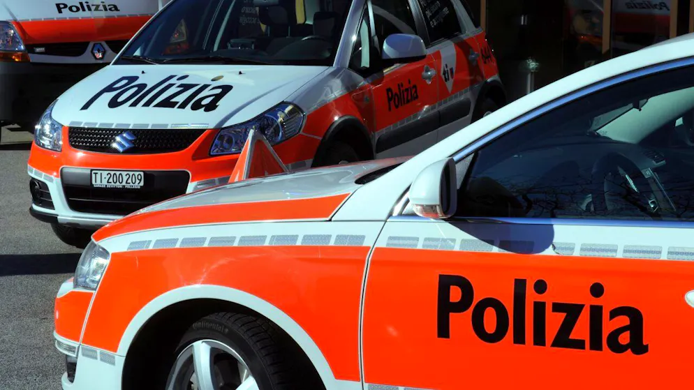 Canobbio TI. Mann verliert Kontrolle über sein Auto und stürzt Böschung hinunter – tot