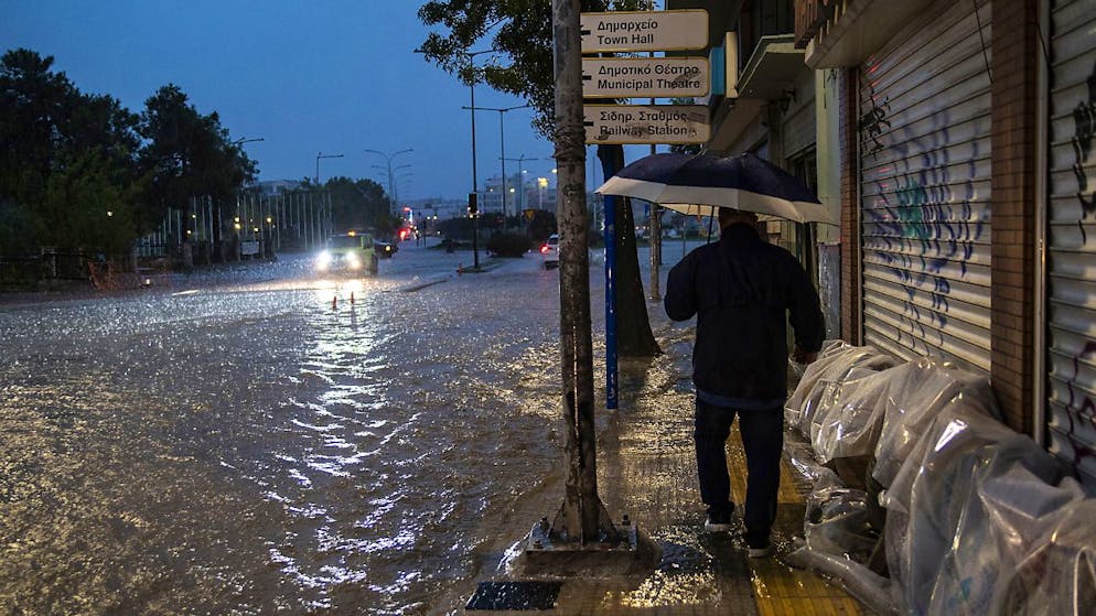 Strade allagate a Volos, nella Grecia centrale.