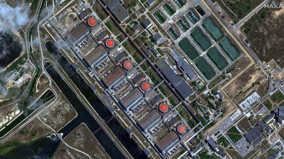 I sei reattori della centrale nucleare di Zaporizhzhia. (foto satellitare del 30 giugno 2023)
