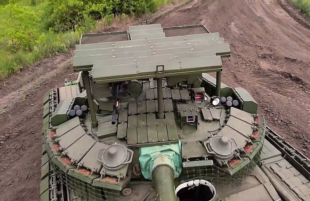 Weitere Bilder dieses T-80BVM zeigt OSINTI-I.