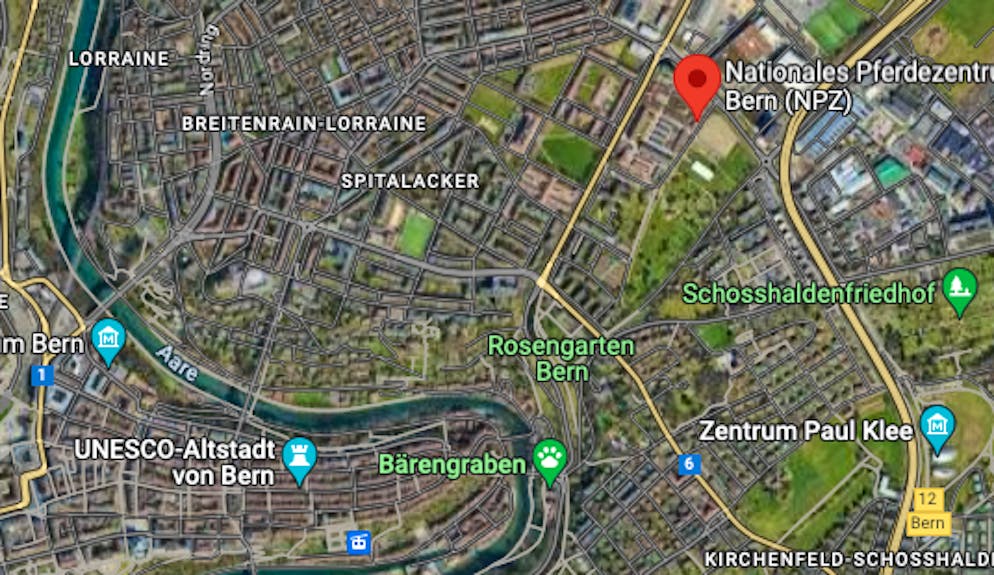 Das Pferd entwischte aus dem Nationalen Pferdezentrum Bern (roter Pfeil) und machte sowohl Nordquartier als auch Altstadt unsicher.