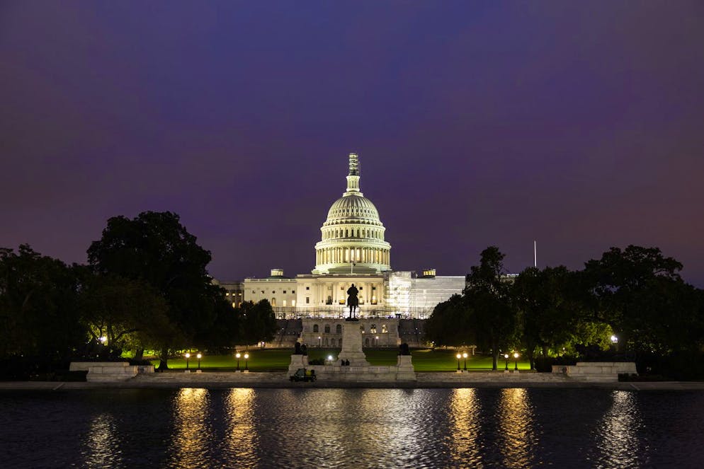 Il Campidoglio degli Stati Uniti all'alba, di venerdì quando mancavano meno di due giorni alla probabile chiusura del governo a Washington, DC, USA, 29 settembre 2023.