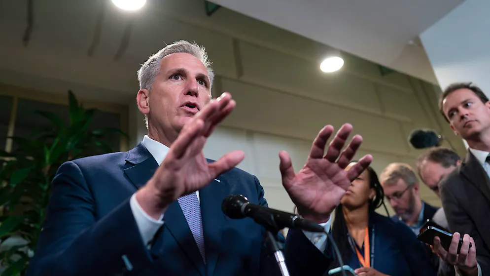 dpatopbilder - Ein radikaler Republikaner will Kevin McCarthy aus dem Amt jagen. Foto: J. Scott Applewhite/AP/dpa
