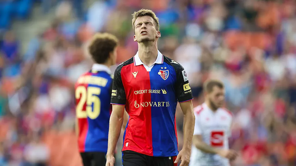 0:3-Klatsche gegen Aufsteiger Stade Lausanne-Ouchy - Gallery. Arnau Comas handelt sich in der Nachspielzeit einen Platzverweis ein