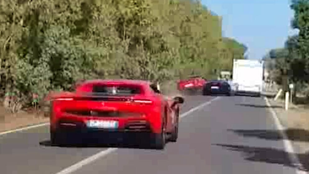 Il dramma. Una coppia di tedeschi filma l'incidente della Ferrari in Sardegna in cui sono morti due svizzeri