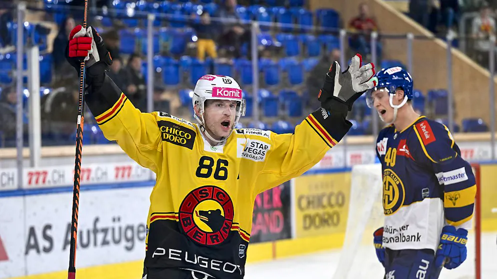 Joel Vermin (in gelb) jubelt nach dem 3:2-Siegtreffer in der Verlängerung