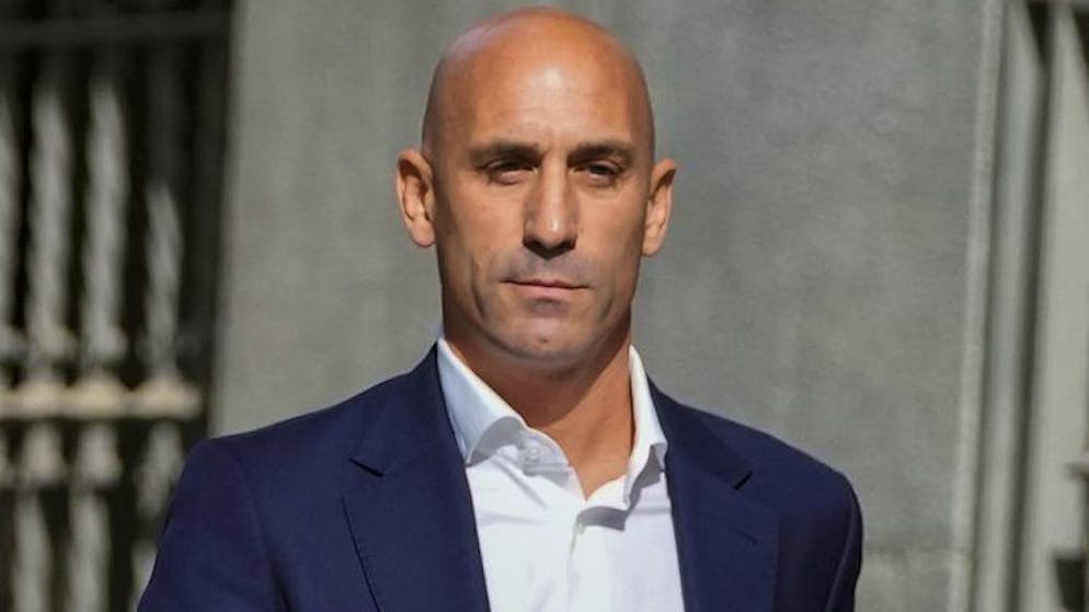 Dopo il bacio scandaloso. Rubiales rischia 4 anni di carcere:  avrebbe anche rinchiuso e ricattato la responsabile dei media