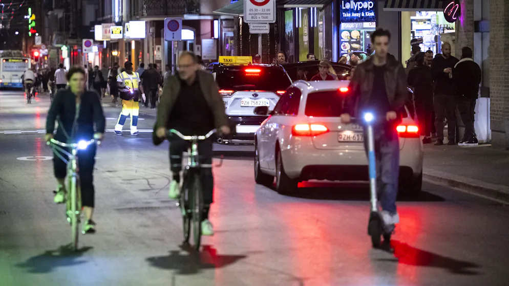 Winter service instead of cleaning. Zurich's Langstrasse is very dirty - because staff no longer have the capacity