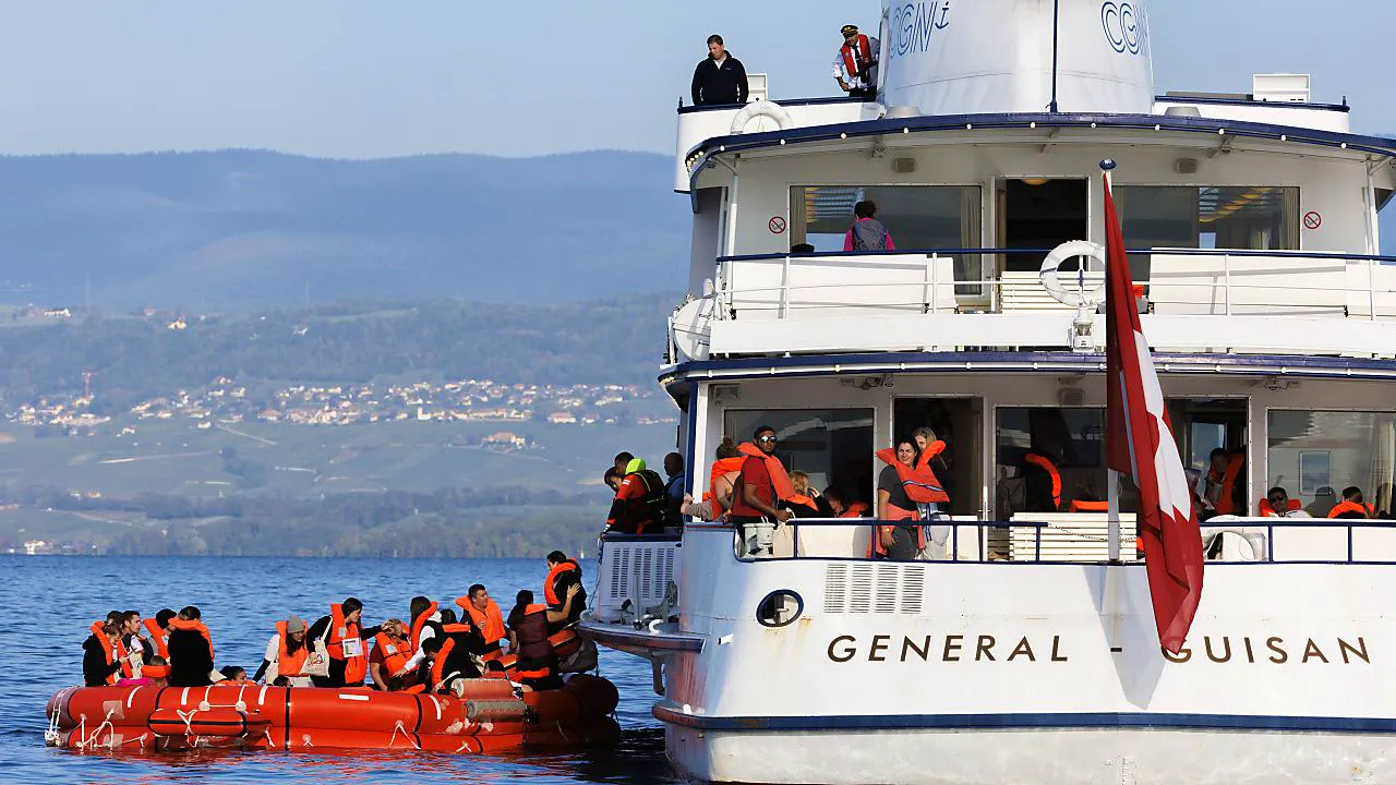 Katastrophenübung. Unfall eines Passagierschiffs auf dem Genfersee simuliert