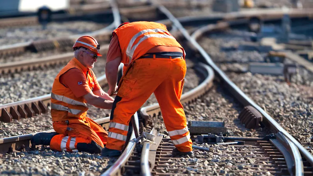 Im Bahnhof Burgdorf müssen Mitte Oktober Gleisarbeiten durchgeführt werden. (Symbolbild)