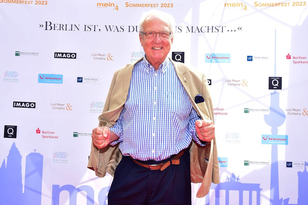 Il principe Eduard Herzog di Anhalt a un evento in una fabbrica di birra a Berlino nel giugno 2023. Il nobile è imparentato con il re Carlo III. In un'intervista rivela succosi segreti di famiglia.