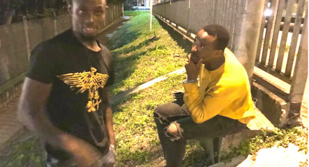 Boubacar Toure und Godstime Erheneden haben den Einsatzkräften geholfen, Verletzte aus dem verunfallten Bus zu retten.