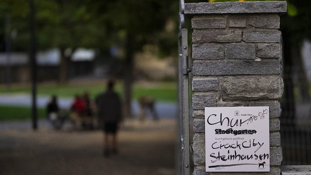 Lo “Stadtgarten” di Coira è uno dei più grandi spazi pubblici all'aperto della Svizzera frequentato da tossicodipendenti senza fissa dimora. (foto d'archivio)