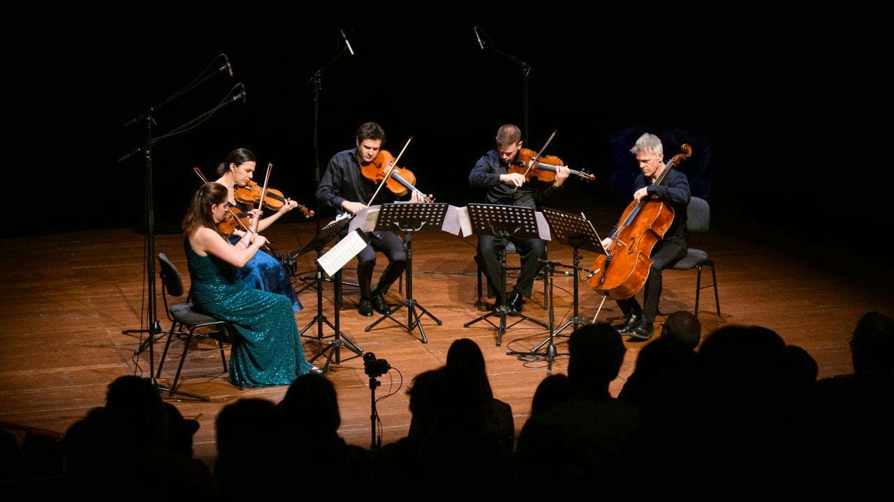 Musik. Klassische Konzerte harmonisieren Körperreaktionen des Publikums