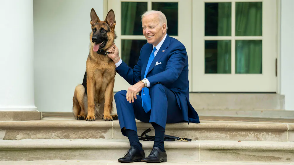 Commander mit Herrchen Joe Biden im Weissen Haus. (26. September 2022)