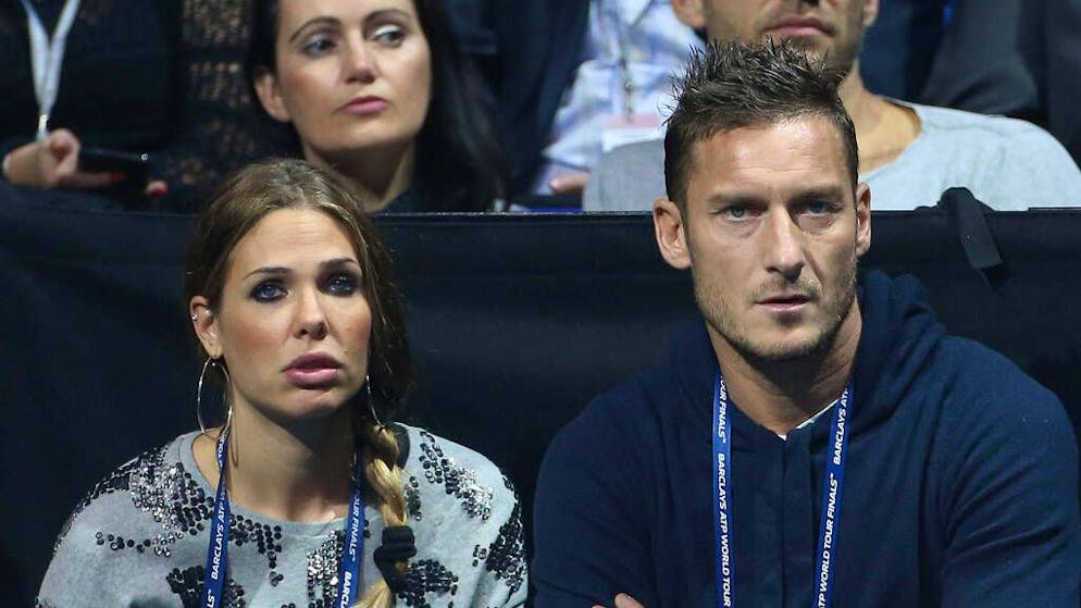 Sottratti illecitamente. Bagarre sui Rolex verso la fine, Ilary Blasi domani dovrà riconsegnarli a Totti