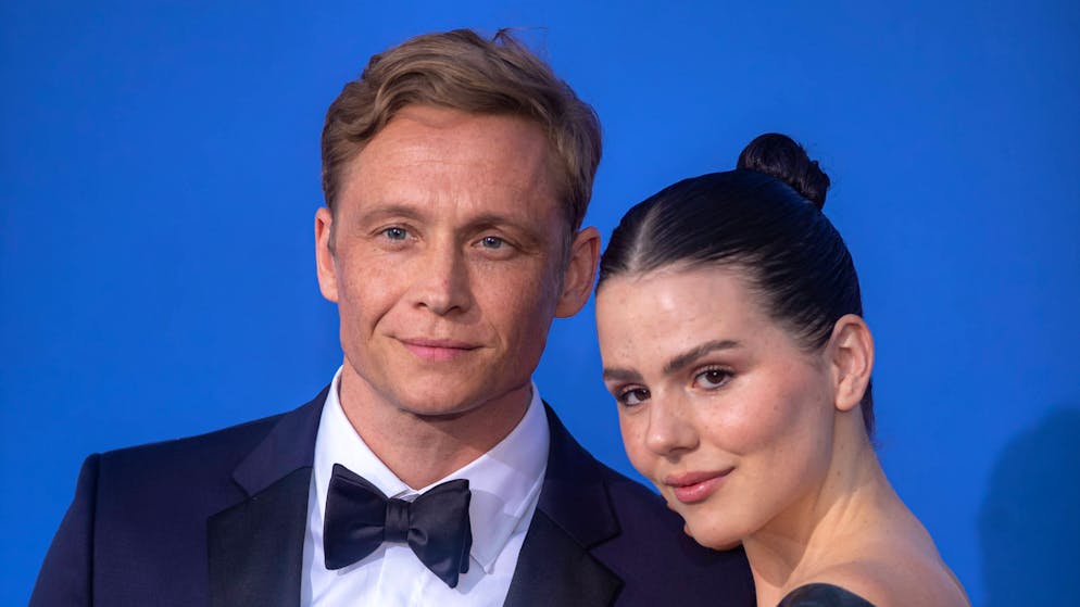 «Sie kommt aus einer ganz anderen Welt als ich. Erst durch diesen Gegensatz habe ich gemerkt, wie ich wirklich ticke»: Matthias Schweighöfer über die Partnerschaft mit seiner Freundin Ruby O. Fee.