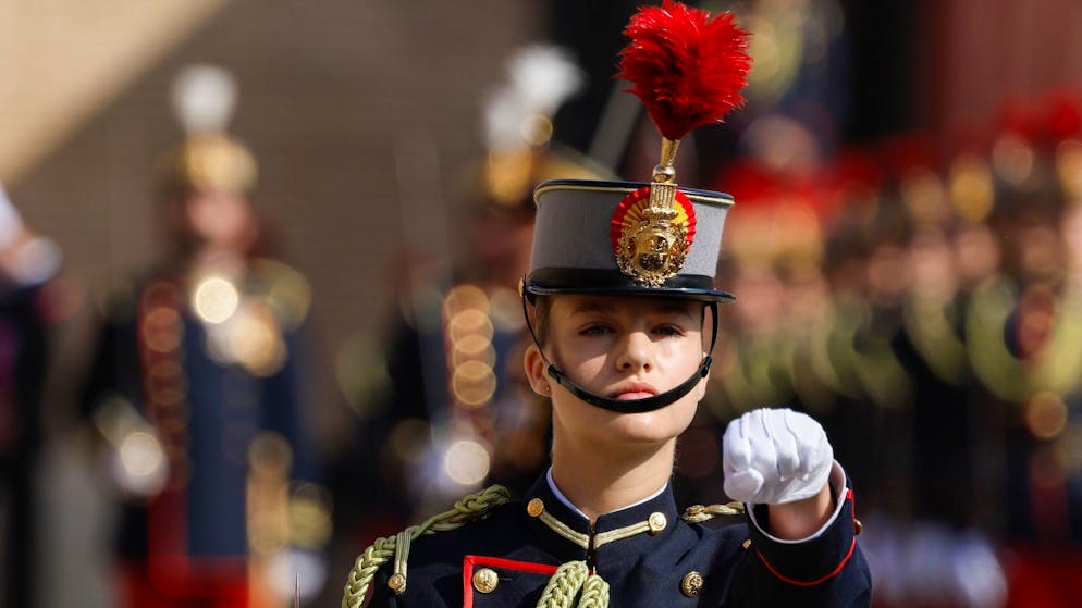 Spanischer Royal. Kronprinzessin und Soldatin: Leonor leistet Fahneneid