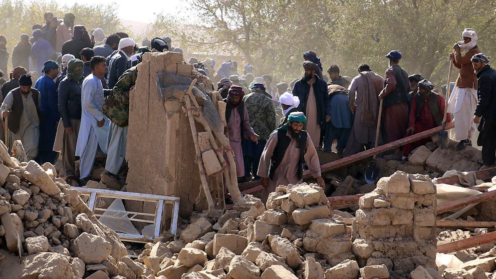 Al momento il bilancio è di almeno 2'053 morti, a cui si aggiungono 9'249 feriti. Oltre 1'300 case sono state totalmente o parzialmente distrutte.