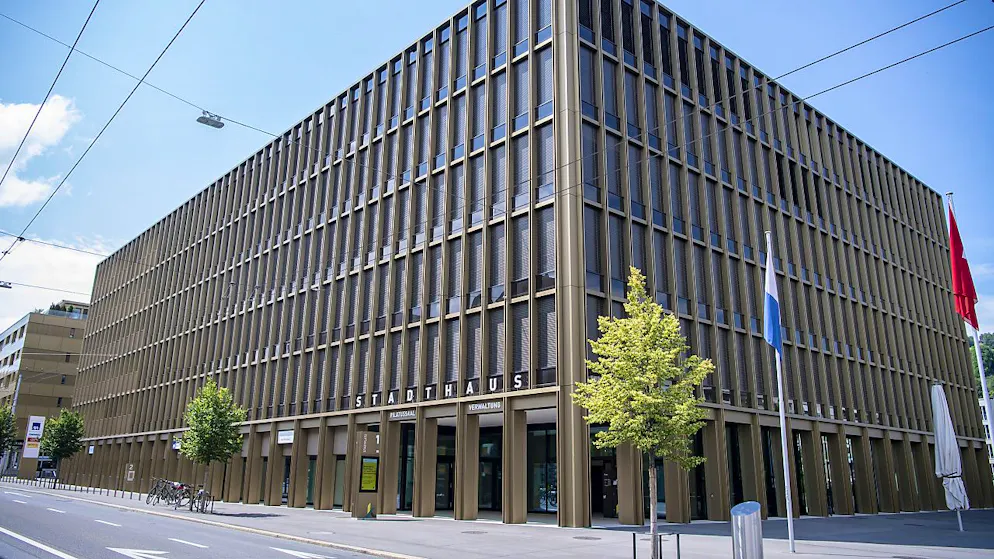 Das Stadthaus von Kriens. Für die Gemeinde mit ihren gegen 29'000 Einwohnerinnen und Einwohnern arbeiten rund 300 Personen. (Archivaufnahme)