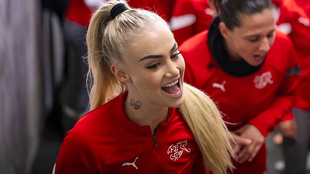 Alisha Lehmann ha ricevuto una proposta indecente da un calciatore famoso.