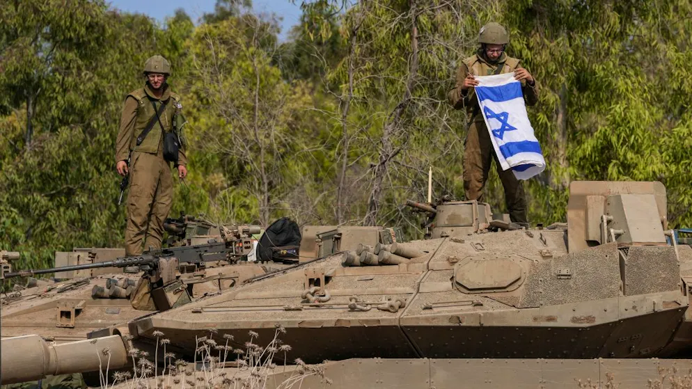 Israelische Soldaten auf ihrer Stellung in Aschkelon nahe der Grenze zum Gazastreifen. Foto: Tsafrir Abayov/AP/dpa