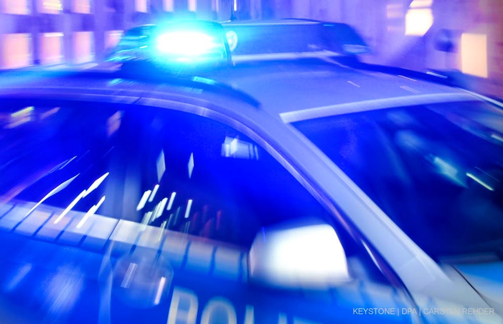 bluewin.ch - 200 car tuners attack police - officers use tear gas