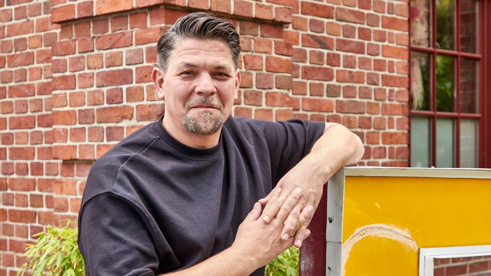 Cooking duel with obstacles. TV chef Tim Mälzer experiences blackout in TV show opener