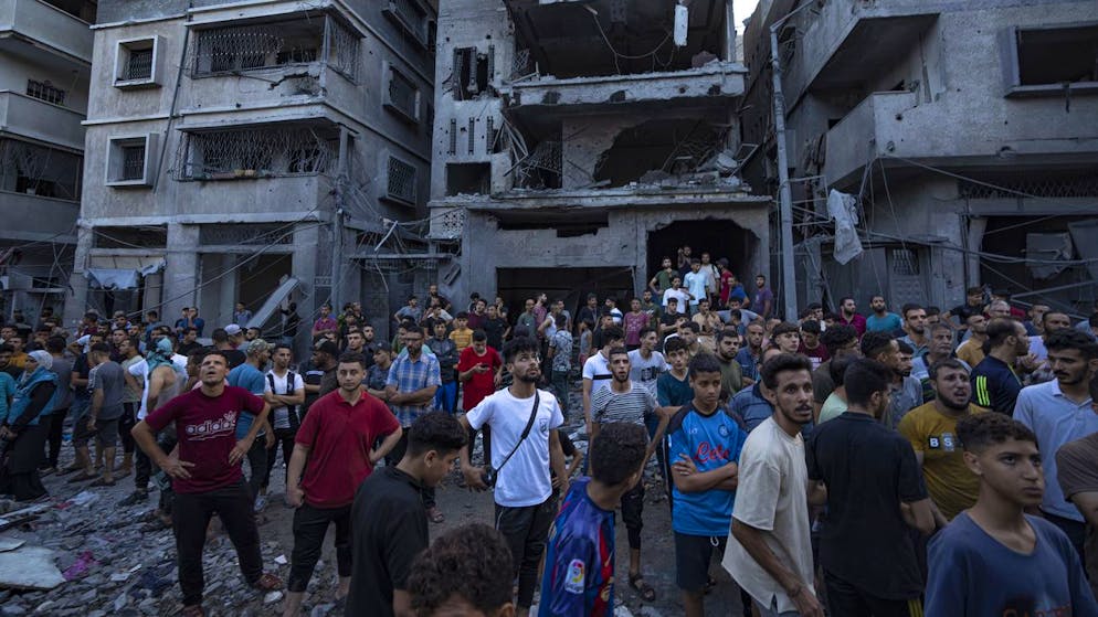 E i luoghi per ripararsi sono rari. Oltre 2 milioni di persone bloccate nella Striscia di Gaza senza quasi più acqua e cibo