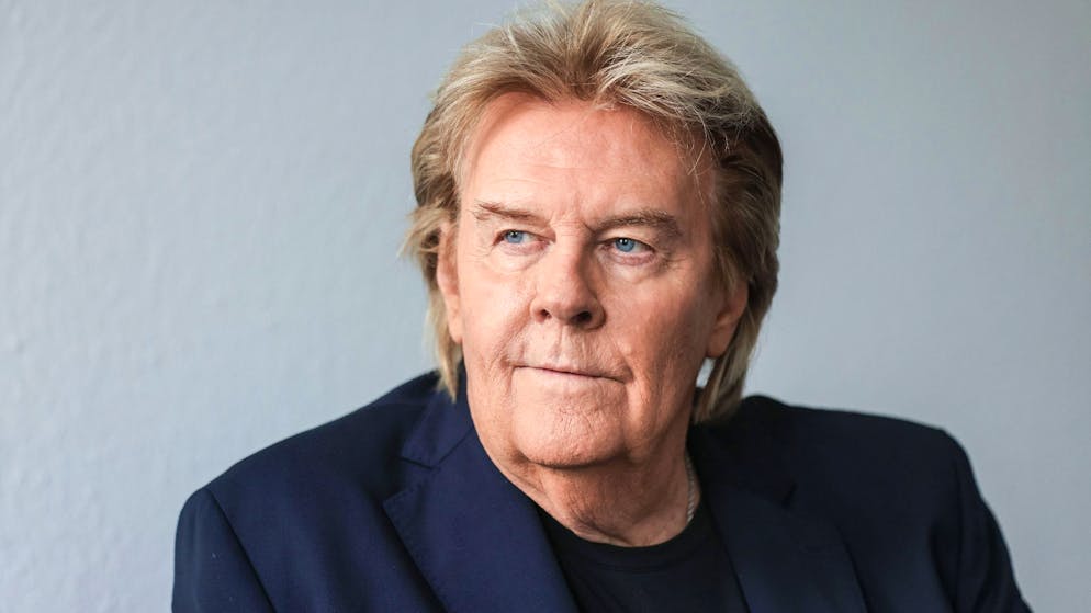 Howard Carpendale bei einem Fototermin in seiner Garderobe.