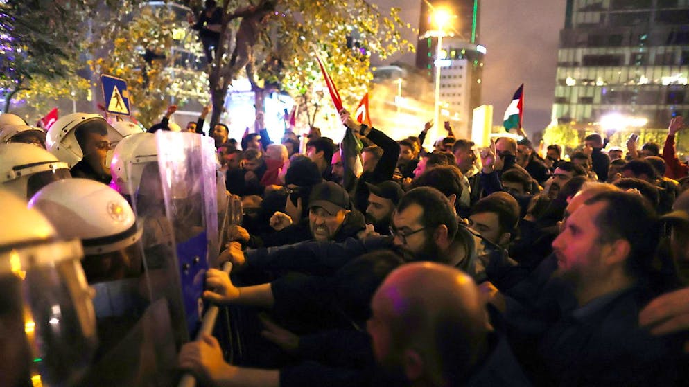 Guerra in Medio Oriente. Scontri alla protesta contro Israele a Istanbul, almeno 60 feriti