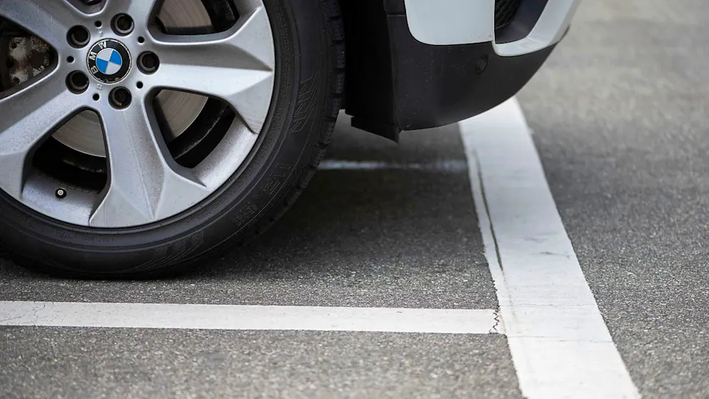 Wenig begeisterter Gemeinderat. Berns Chefbeamte sollen mehr für Parkplatz zahlen als Kita-Personal