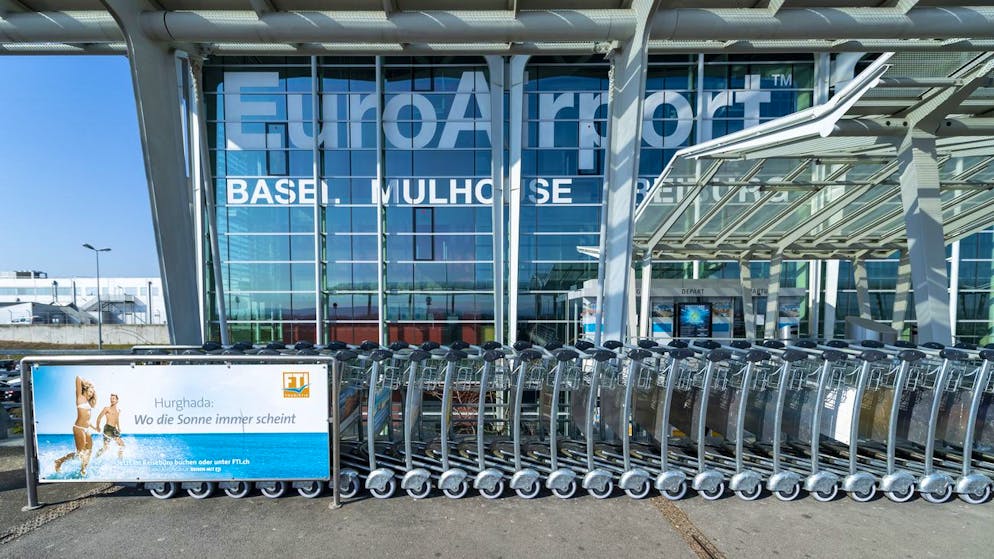 14 scali minacciati. Nuovi allarmi bomba in Francia, evacuato anche l'aeroporto Basilea-Mulhouse