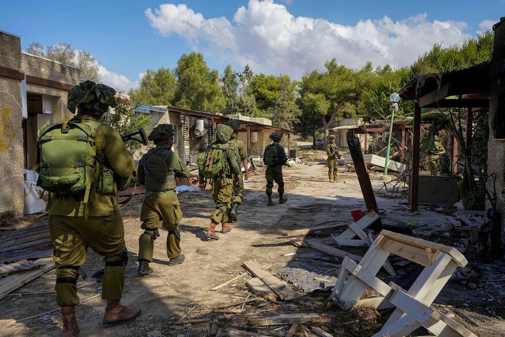 Molti kibbutz sono stati saccheggiati e gravemente danneggiati negli attacchi di Hamas contro Israele: ecco una foto dal kibbutz Kfar Azza.