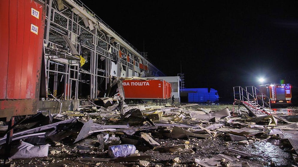 Ucraina. Bombe sul deposito postale di Kharkiv, vari morti