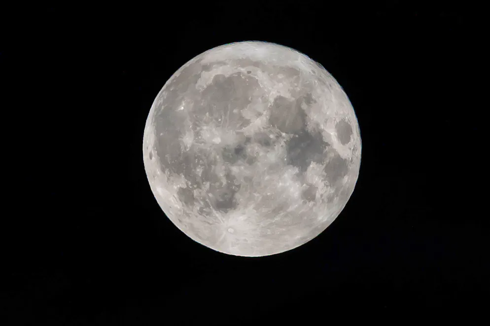 Der Mond soll laut einem Forscher-Trio 4,43 bis 4,53 Milliarden Jahre alt sein.