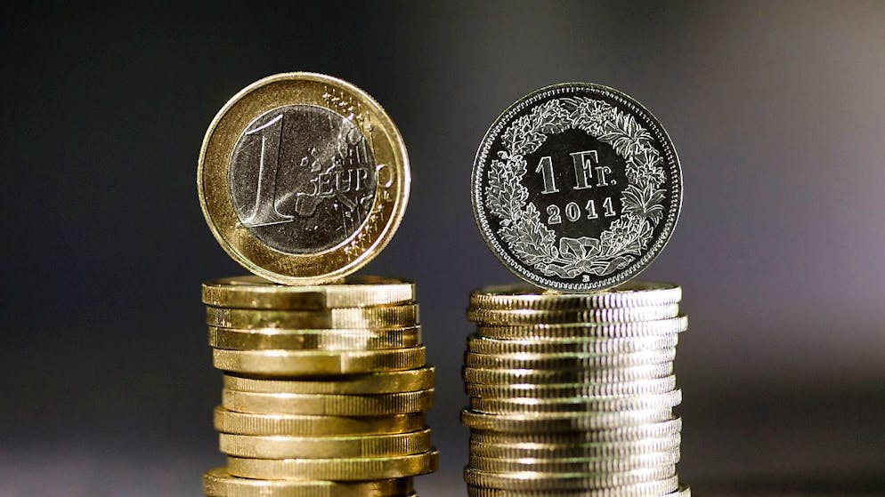 Il rapporto fra euro e franco è fondamentale per vari settori dell'economia.