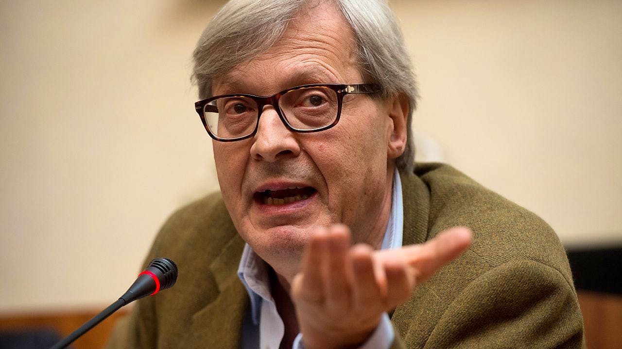 Sgarbi Sotto Indagine, Oltre 700 Mila Euro Evasi Al Fisco? | Blue News