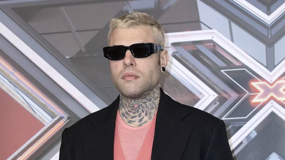 Scoop. Fedez in diretta a Fiorello: «Mi hanno proposto la direzione musicale di Sanremo»