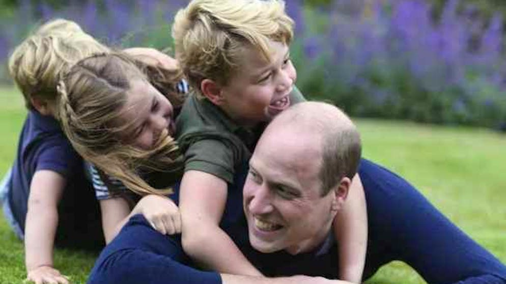 Royal Family. William compare per la prima volta in pubblico dopo l'annuncio del cancro di Kate