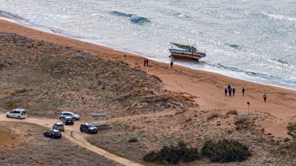 Sulla spiaggia sono stati recuperati 5 cadaveri