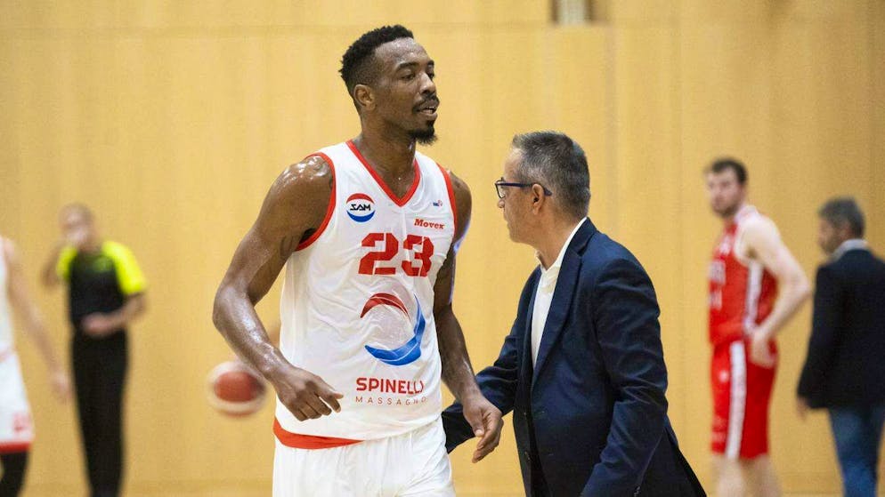 Kevin Langford autore di 7 punti  