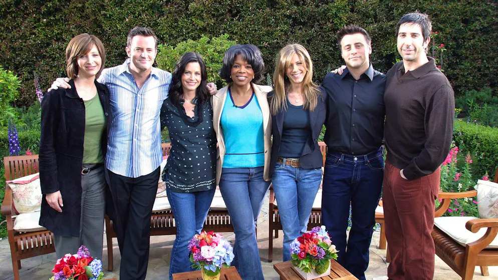 «Ora sei libero da ogni sofferenza». Jennifer Aniston e David Schwimmer ricordano commossi Matthew Perry